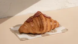 Croissant goat chesse and strawbery
