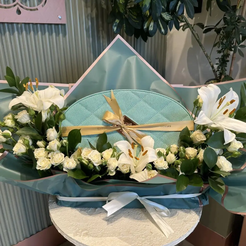 Bostani Chocolate with Natural Roses