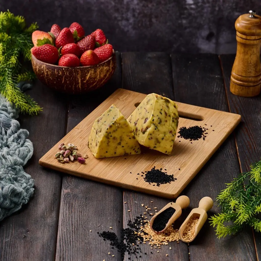 Shahad Akkawi Cheese with Nigella Seeds