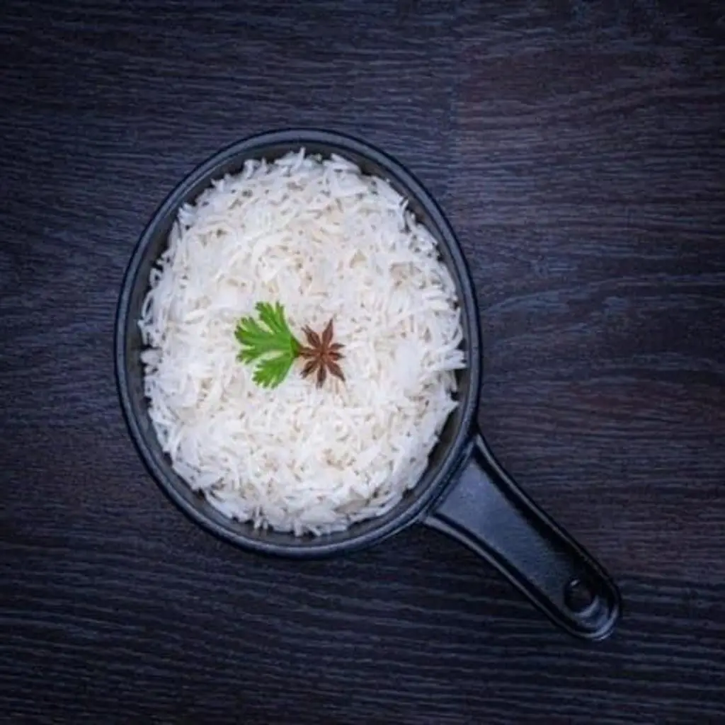 أرز مطهو على البخار