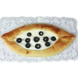 فطيرة لبنة بالزيتون
