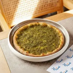بيتزا لبنه بالزعتر