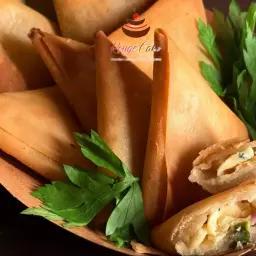 سمبوسة جبن أصفر