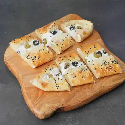 فطيرة جبن وزيتون