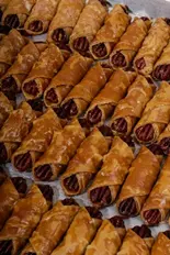 علبة بقلاوة بحشوة البيكان