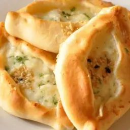 فطيرة جبن عكاوي