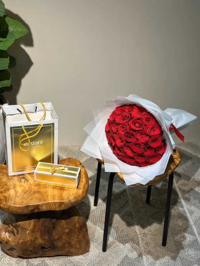Chocolate Bostani with Bouquet 2