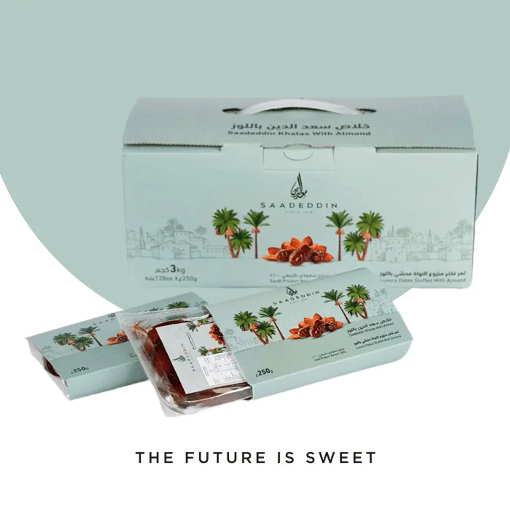 Box of Khalas dates stuffed with almonds 3 kg