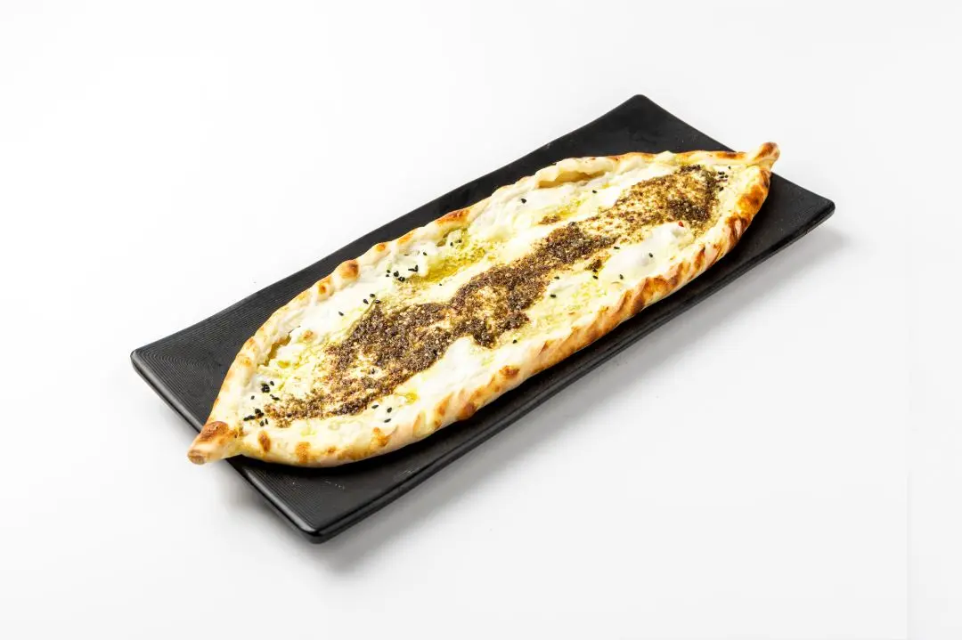 فطيرة لبنة زعتر