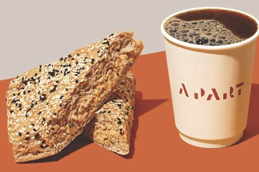 ساندوتش + قهوة اليوم