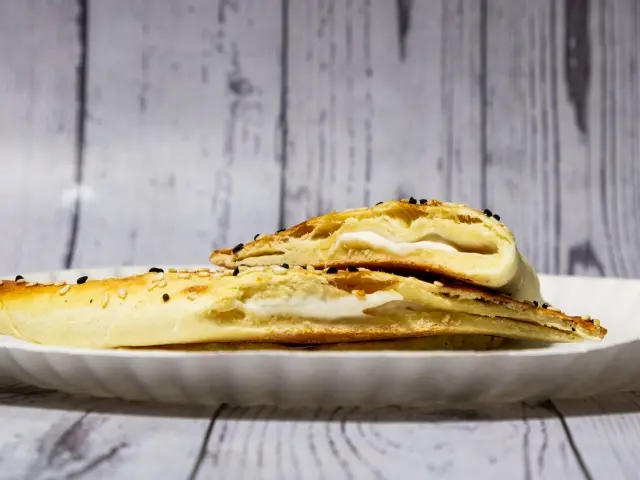 Halloumi cheese pie