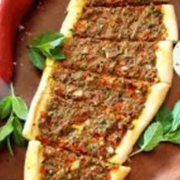 لحم بالعجين