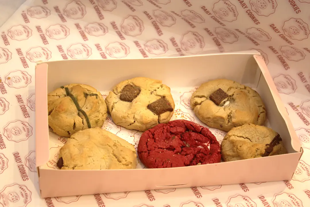 Box of 6 assorted cookies
