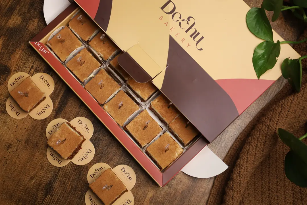 تشيز السينابون مع قطع البيكان