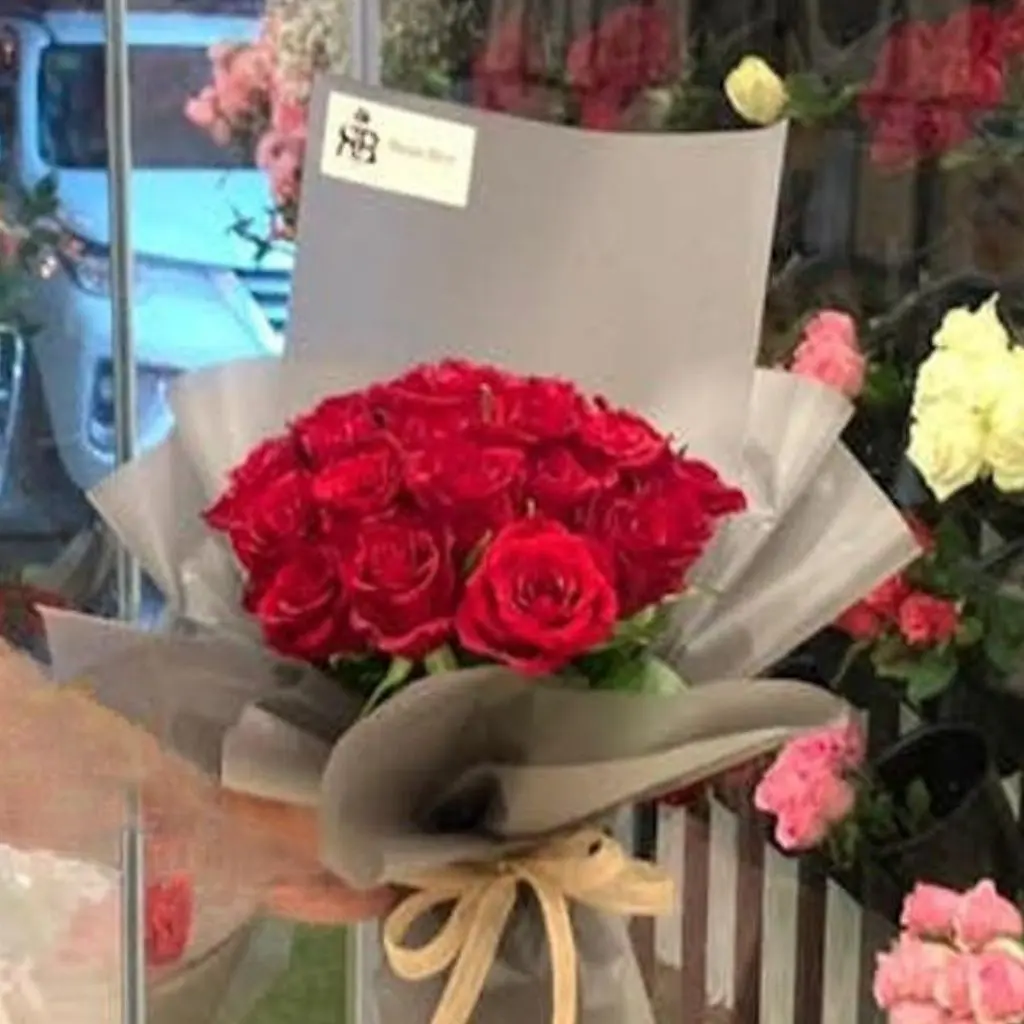 باقة صندوق روز 8