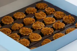 Mini Tart With Lotus Cream Covered With Lotus