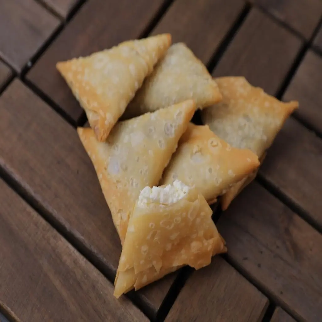 سمبوسة بيضاء