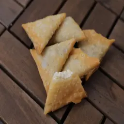 سمبوسة بيضاء