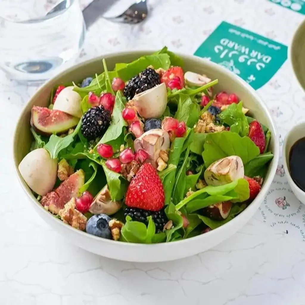 Rocca Salad with Fruits