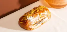 بان سويس بخلطة الفستق