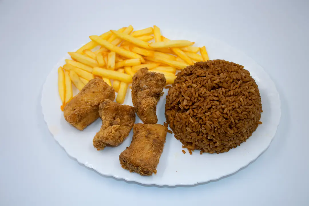 وجبة سمك فيليه وأرز وبطاطس