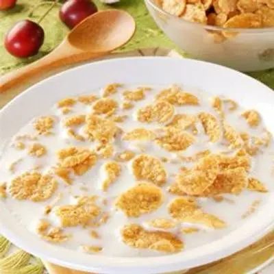 كوب كورن فليكس بالحليب