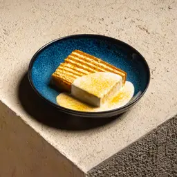 صغيرة كيكة العسل الكهرماني