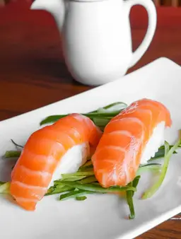 Salmon Nigiri (2 Pcs)