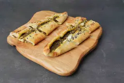 فطيرة لبنة زعتر