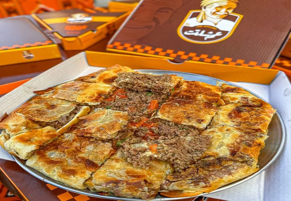 Large minced meat pie