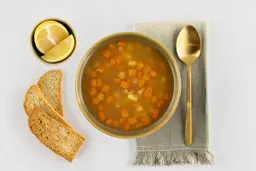 شوربة الدجاج بالشعيرية بالخضار