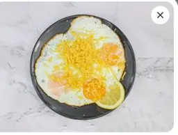 بيض عيون مع جبن شيدر