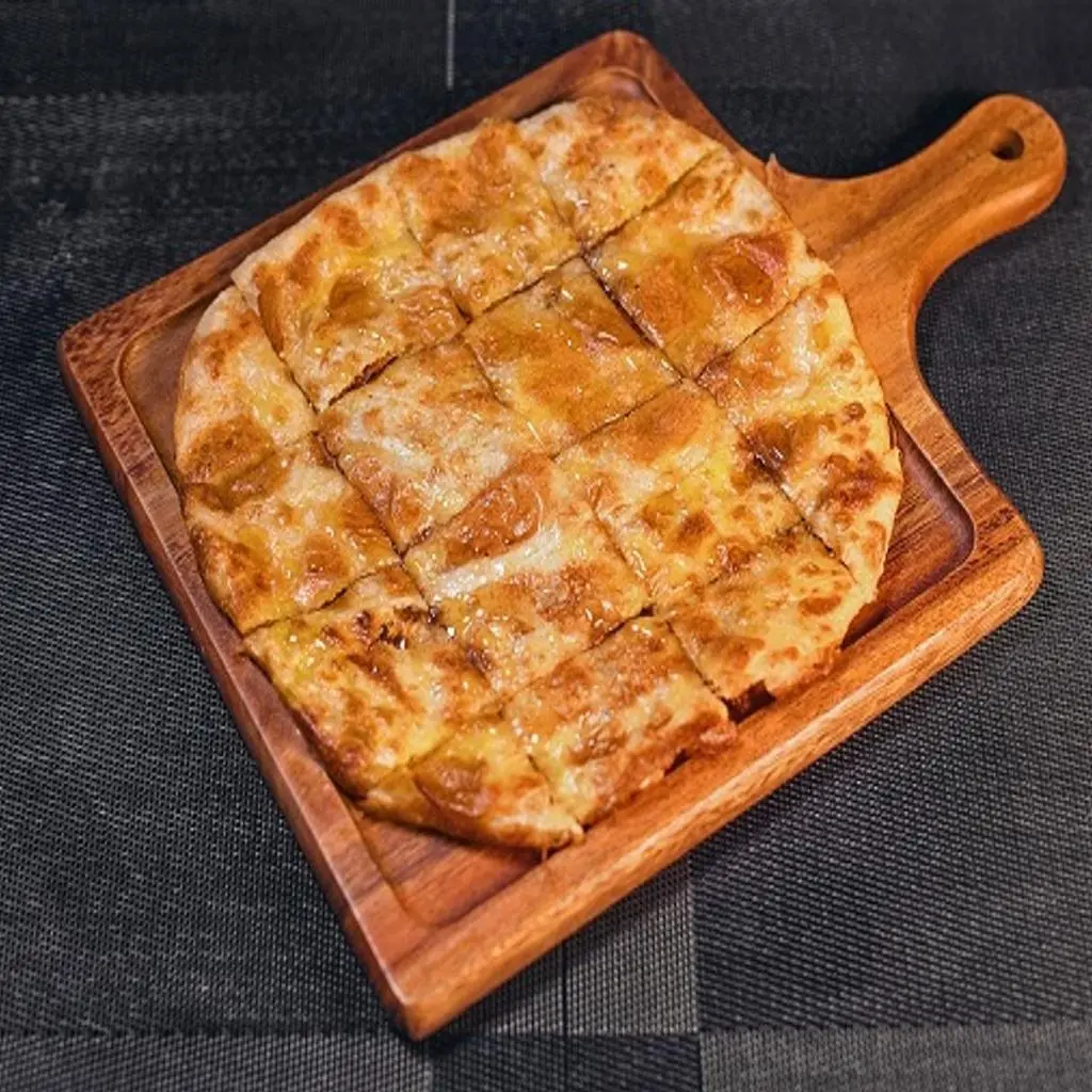 فطيرة جبنة سائلة وعسل