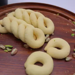 غريبة