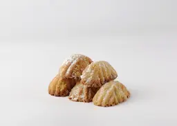 Semolina maamoul dates