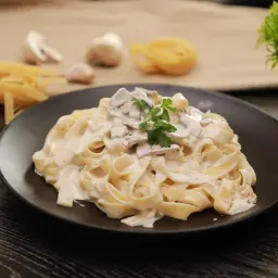 Fettuccine Alfredo Pasta