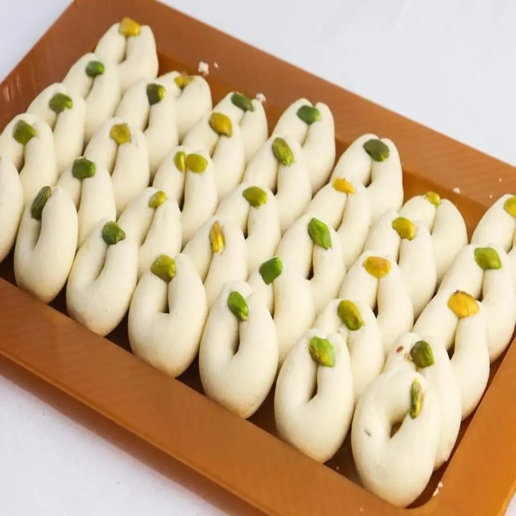 غريبة