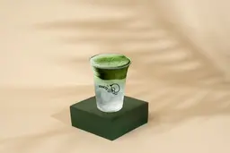 ماء جوز الهند بنكهة الماتشا
