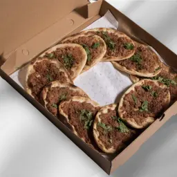 صحن معجنات مشكل وسط