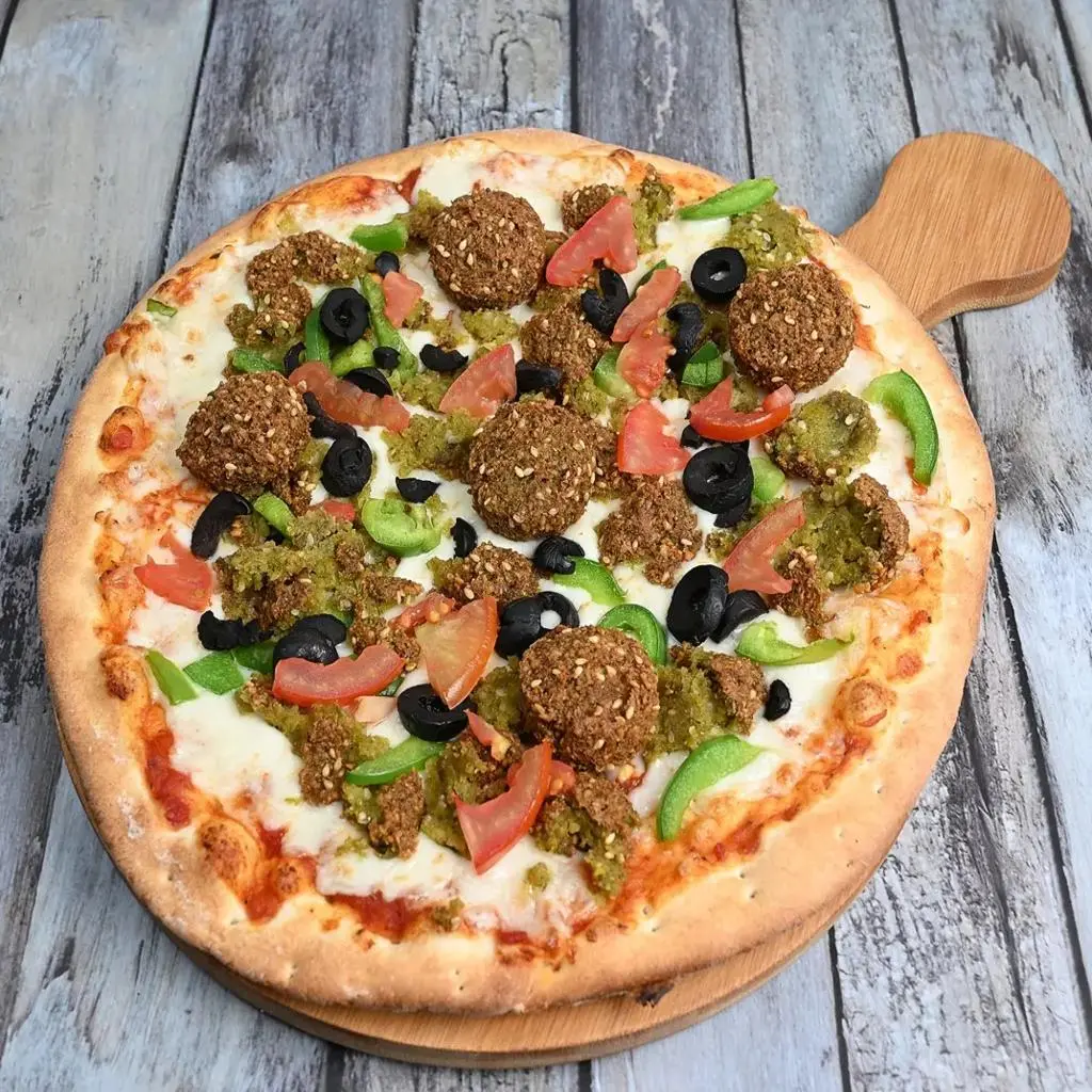 Falafel Pizza