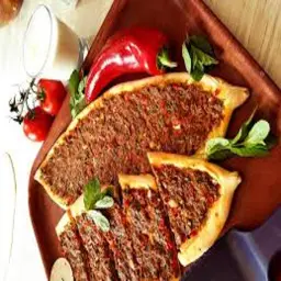 لحم بالعجين
