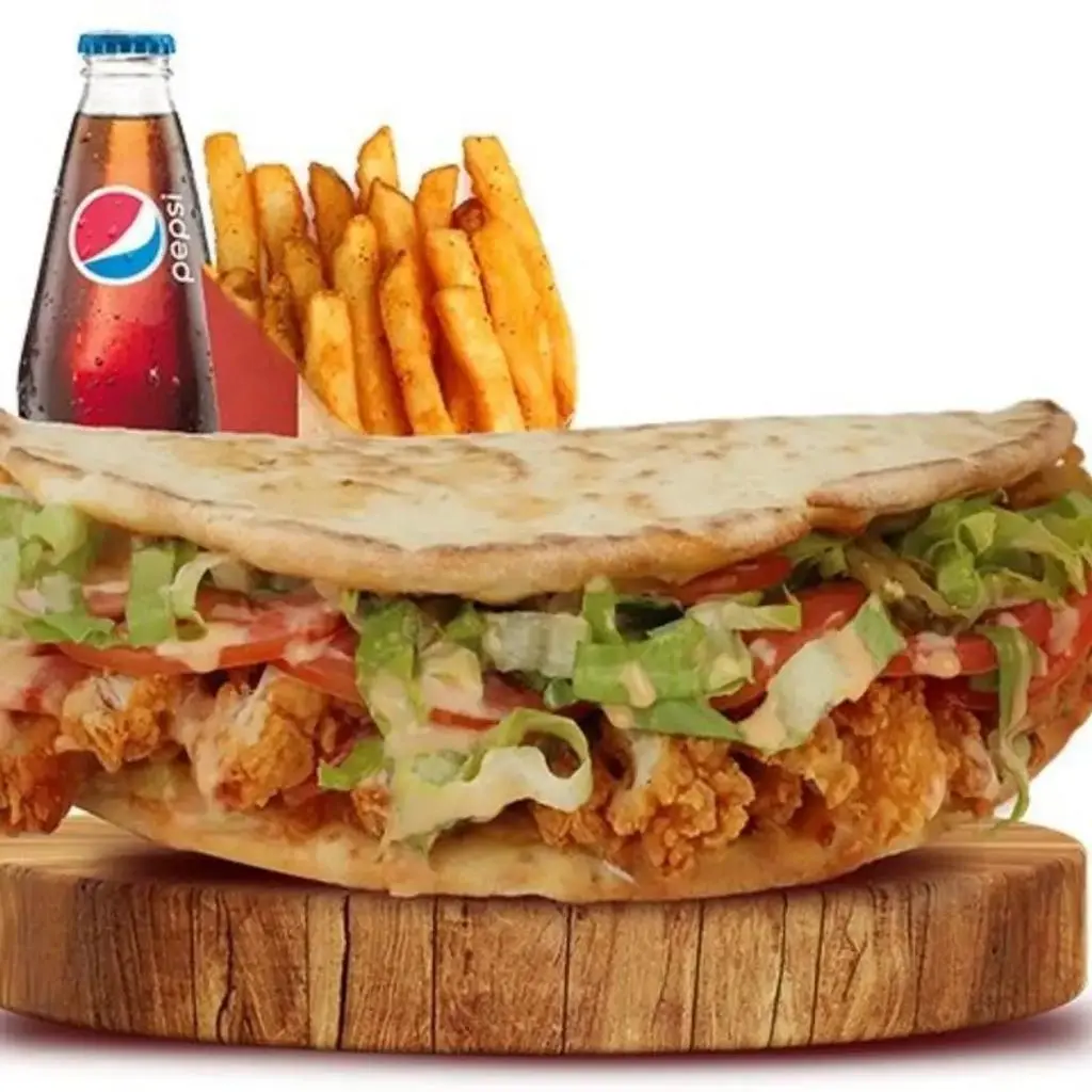 كالزوني دجاج مع بيبسي