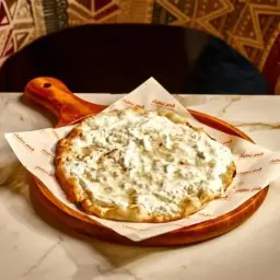 منقوشة لبنة وعسل