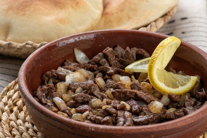 لحم وبصل