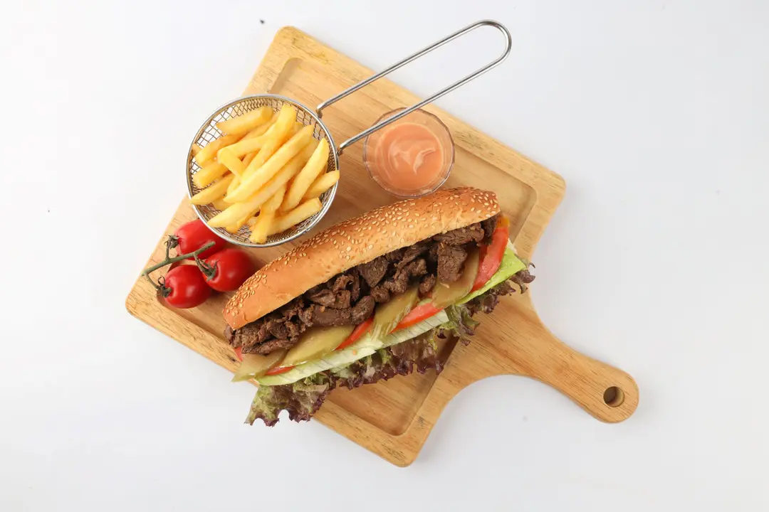 R STEAK SANDWICH (BAGUETTE BREAD)
