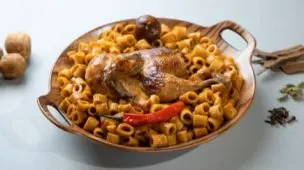 مكرونة حمراء