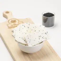 Pasteurized Light Salt Cheese with Nigella Seeds