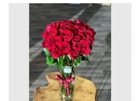Cylindrical red rose vase