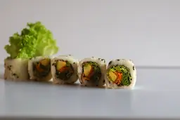 سوشي خضار (6 قطع)
