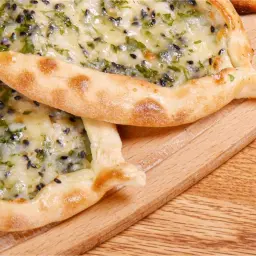 فطيرة جبن بالزعتر